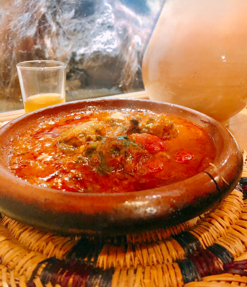 Абстрактна зелена ілюстрація збалансованої тарілки